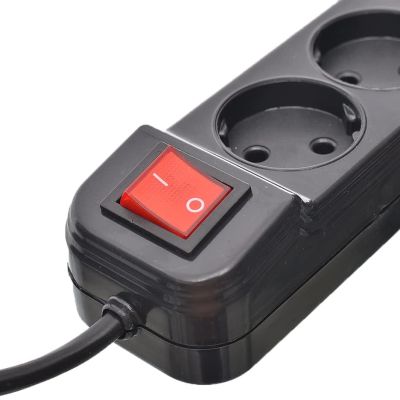 مشترك كهرباء من 4 منافذ 1.5 متر لون اسود